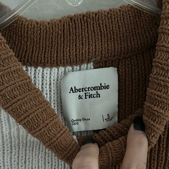 Two-Tone Brown and Cream Sweater - Picture 2 of 2